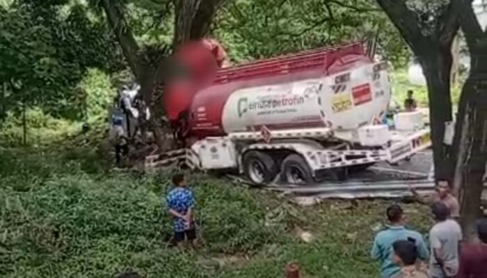 Truk Pertamina Kecelakaan di Jalan Pontolo Gorontalo Utara, 1 Orang Tewas Terjepit