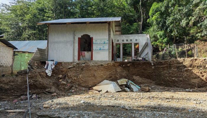 Sejumlah Rumah Rusak Diterjang Banjir di Desa Biluango Bone Bolango