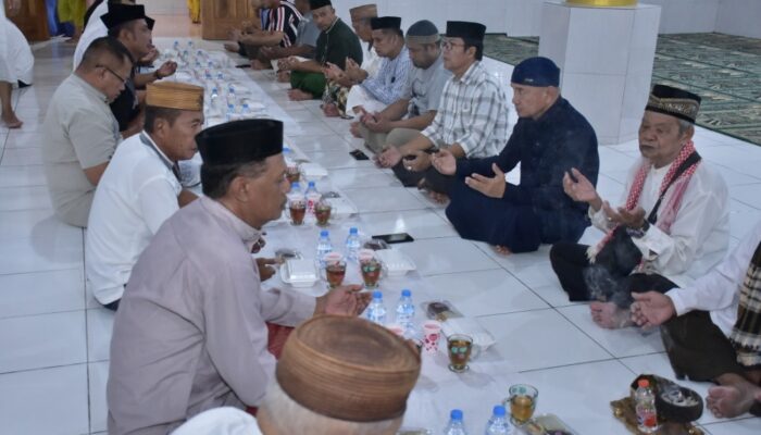 Bupati Saipul dan Keluarga Buka Puasa dengan Masyarakat Buntulia