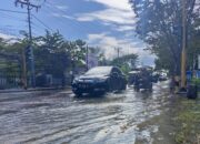 Waspada! Jalan Berlubang Digenangi Air di Kota Gorontalo