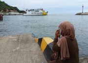 Pemudik ini Menangis karena Ketinggalan Kapal di Pelabuhan Gorontalo