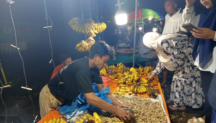 Gebyar Qunut Batudaa, Warga Berburu Pisang dan Kacang