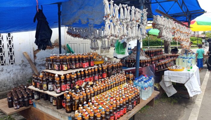 Jelang Tumbilotohe, Penjual Lampu Botol Sepi Pembeli
