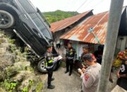 Mobil Pajero Tabrak Tiang Listrik hingga Nyaris Hantam Rumah di Lekobalo