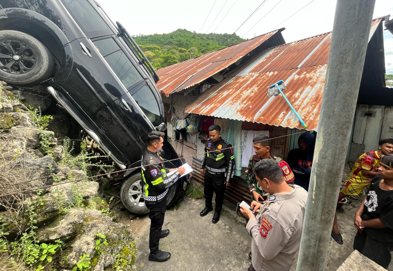 Gorontalo Kecelakaan Mobil
