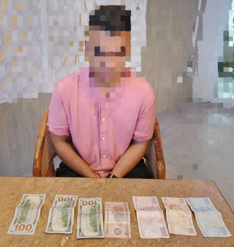 Karyawan Curi Uang