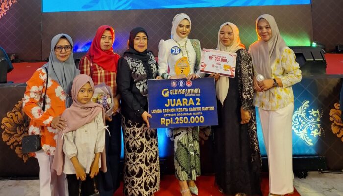 Dipimpin Nurhijjah Pakaja, DWP Disdukcapil-PMD Gorontalo Juara 2 Lomba Fashion Show Kebaya Karawo