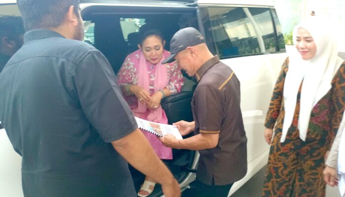 Bupati Pohuwato Serahkan Usulan Bantuan Alsintan ke Komisi lV DPR RI