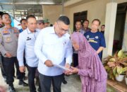 Wamen Ossy Serahkan Sertipikat Elektronik Door to Door di Semarang