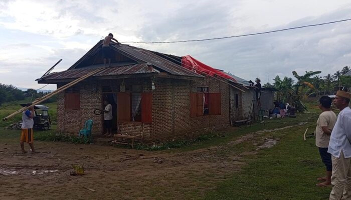 Diterjang Puting Beliung, Warga Hendak Persiapkan Takziah Lari Berhamburan 