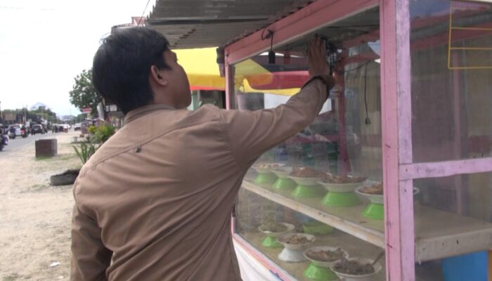 Pedagang Makanan Keluhkan Jalan Hos Cokroaminoto Rusak dan Berdebu