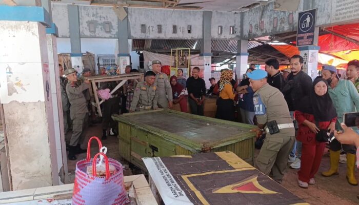 Satpol PP Tertibkan Lapak Pedagang Non Ikan di PPI Kota Gorontalo