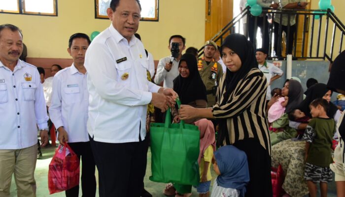Pemprov Gorontalo Serahkan Makanan Tambahan di Posyandu Molosipat