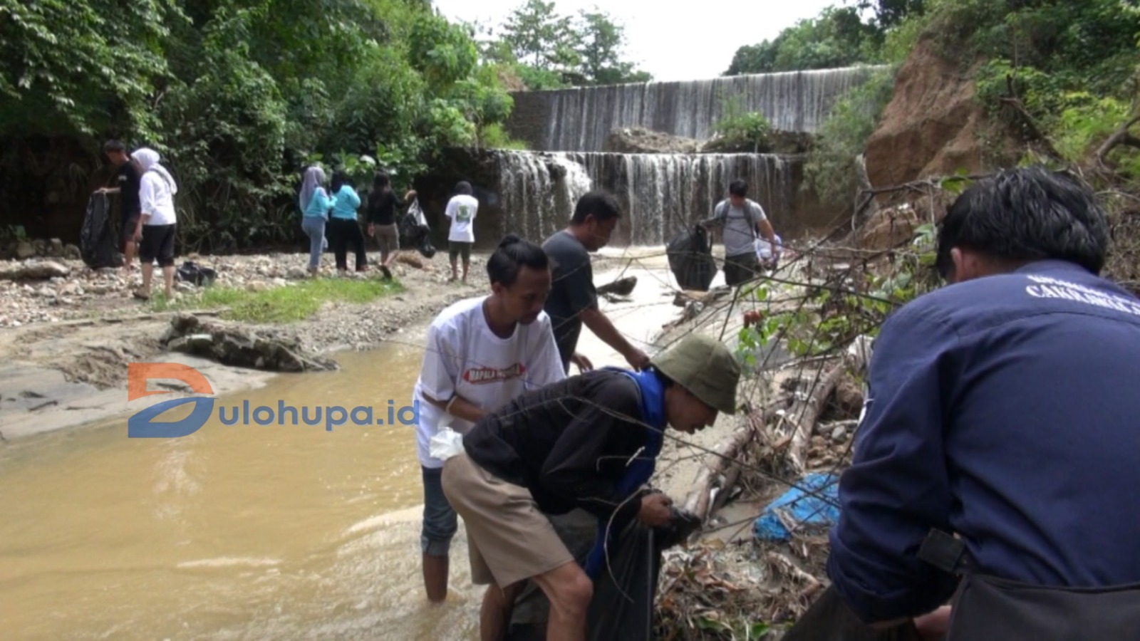 Bersihkan Sampah