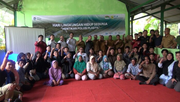Mapala Mohuyula bersama PLN NP Beri Pelatihan Ecobrik pada Warga