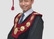 Anak Petani itu Kini Bergelar Professor