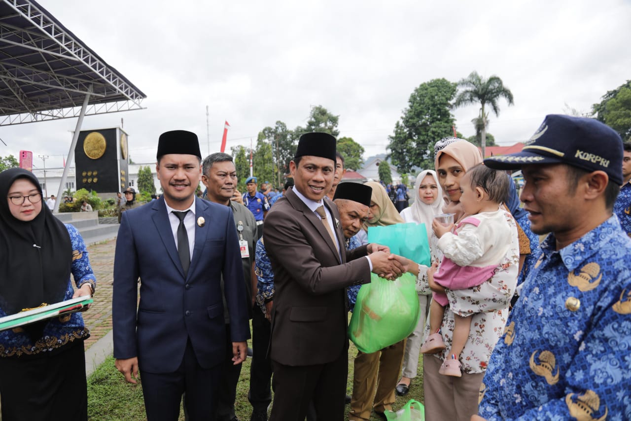 wali kota kotamobagu serahkan bantuan