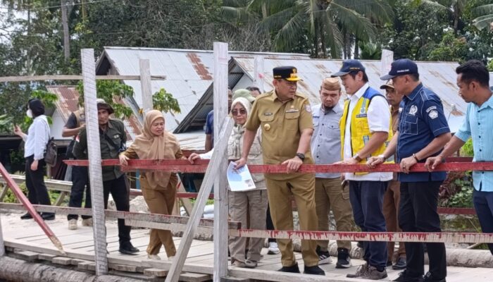 Soroti Jalan dan Jembatan Rusak di Wonosari, Ini Langkah Gubernur Gusnar!