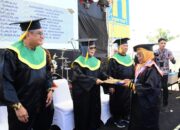 221 Orang Tua Jalani Wisuda Sekolah Lansia di Gorontalo