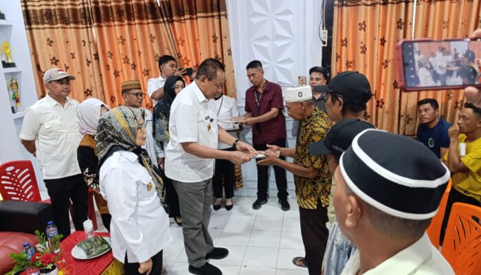 Pemprov Serahkan Sertifikat Hak Milik ke Warga Transmigrasi di Paguyaman Pantai