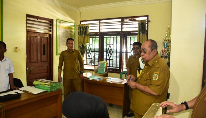 Adhan Dambea Sidak Sejumlah Kantor Kelurahan