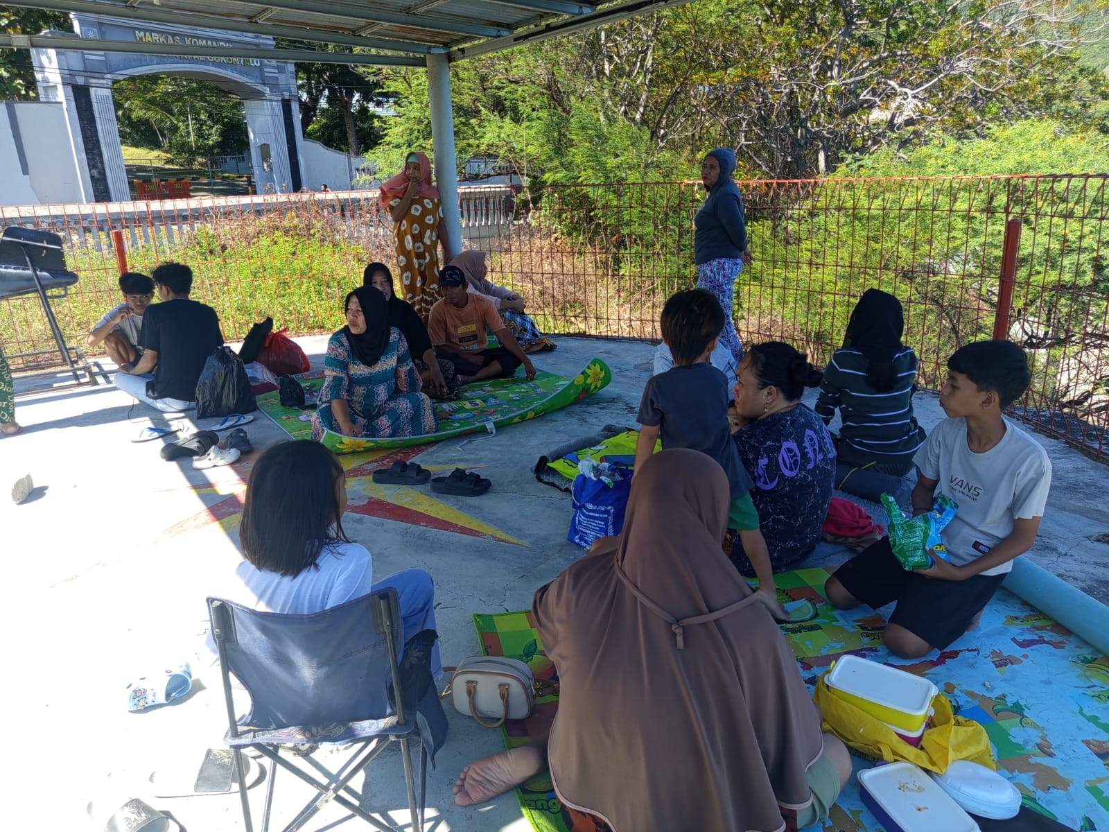 pengungsi tsunami gorontalo