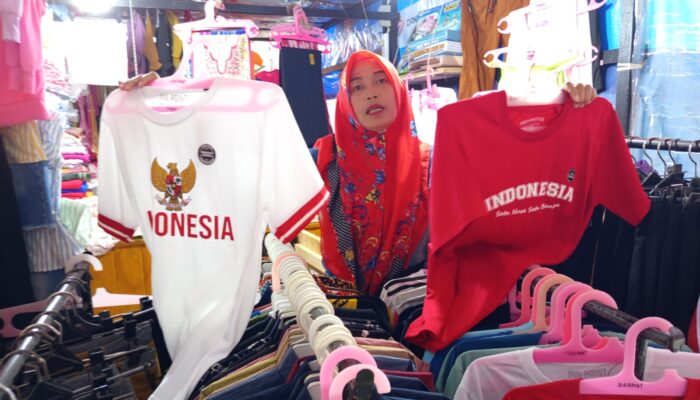 Pedagang di Gorontalo Curhat Sepinya Pembeli Baju Nuansa kemerdekaan
