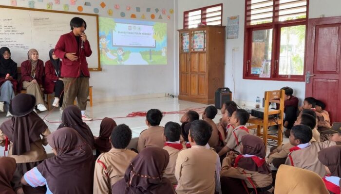 Mahasiswa KKN Tematik II Talulobutu Selatan Sosialisasi “Stop Bullying” di Sekolah