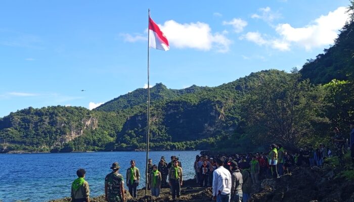 Ratusan Pecinta Alam di Gorontalo Gelar Upacara Kemerdekaan di Pantai Olohuta
