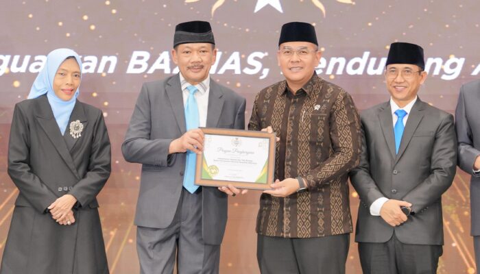 Wamen ATR/BPN Terima Penghargaan dalam Ajang Baznas Award 2025