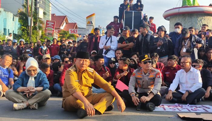 Gusnah-Idah dan Unsur Forkopimda Rapat Bersama Mahasiswa di Lokasi Demo