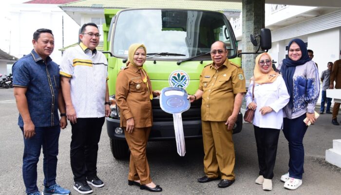 Pemkot Terima Bantuan Truk Pengangkut Sampah, Adhan Puji Rusli Habibie