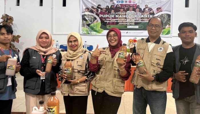 Mahasiswa KKN UNG Hadirkan Inovasi Pupuk Cair Nano Grow