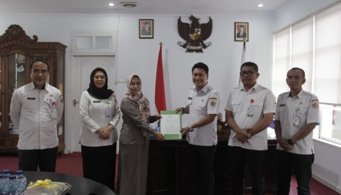 SK Plt Direktur RSUD Kotamobagu Diserahkan Wakil Wali Kota