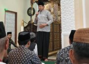 Gubernur Gusnar Safari Jumat di Masjid Al-Jariah, Beri Bantuan Rp5 Juta