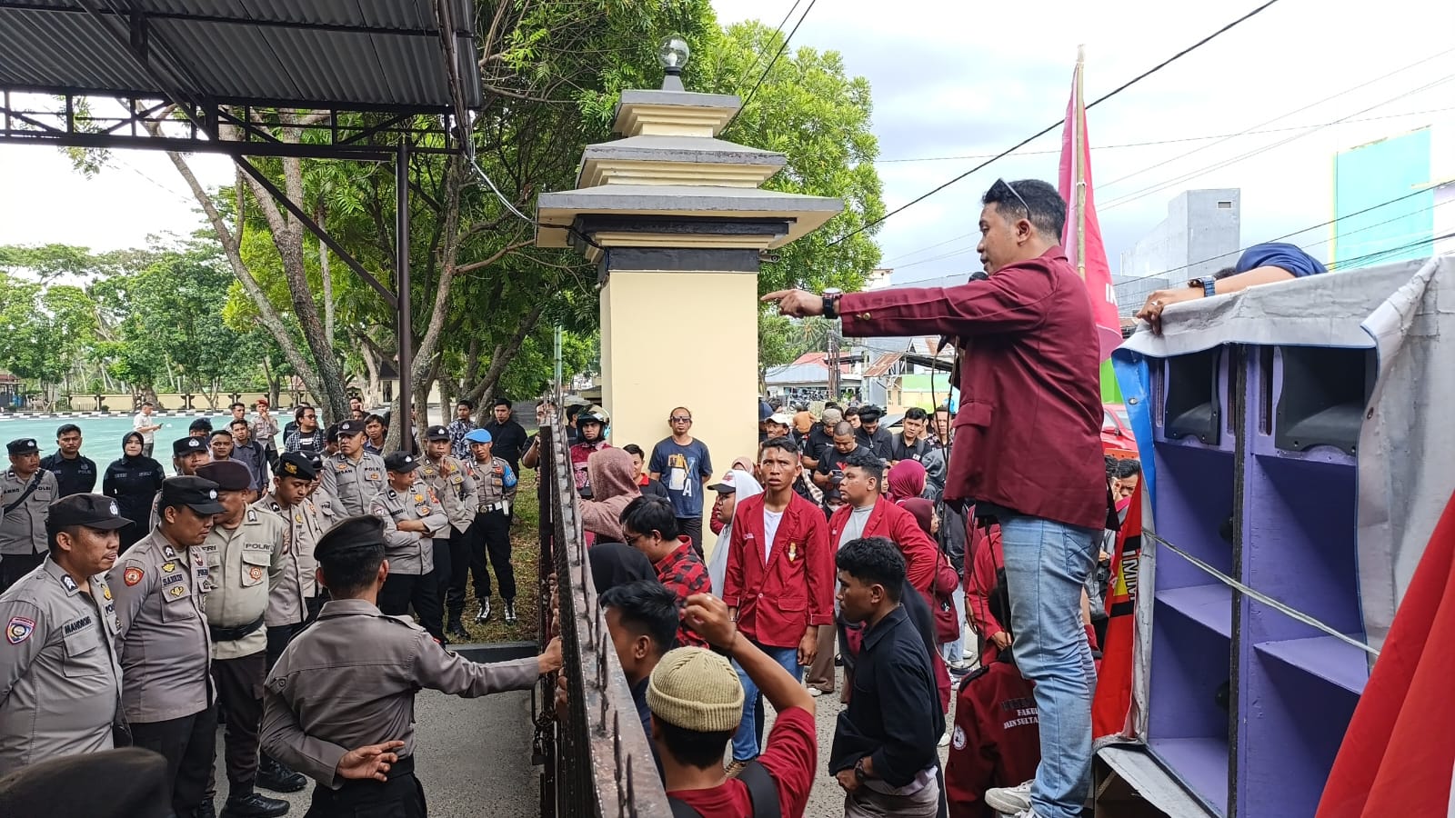 Unjuk Rasa di Polda