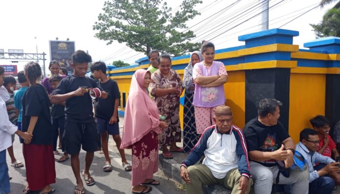 Demonstrasi di Simpang Lima Gorontalo, Warga Beri Dukungan