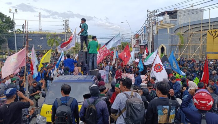 Kota Gorontalo “Dikepung” Tiga Aksi Unjuk Rasa