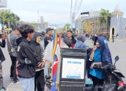 Penjual Es Keliling, “Cuan” Ditengah Para Demonstran