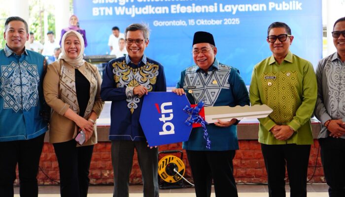 BTN Beri Bantuan 8 Truk Pengangkut Sampah ke Pemkot Gorontalo