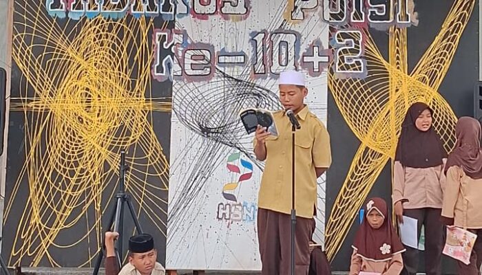 Teater Peneti Gelar Tadarus Puisi 10+2 Libatkan Santri di Banuroja