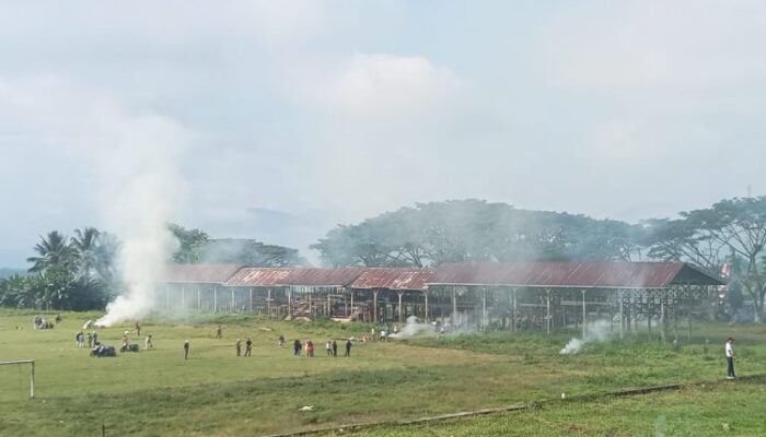 ASN Kotamobagu Gotong Royong Bersihkan Stadion Gelora Ambang