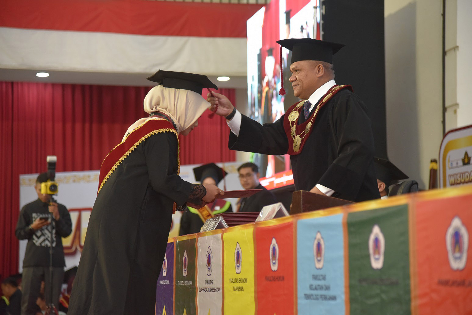 Wisuda UNG