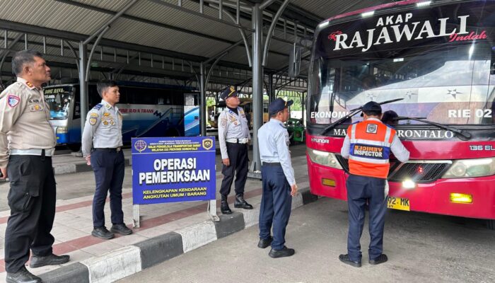 Pemudik Nataru Melonjak di Terminal Dungingi