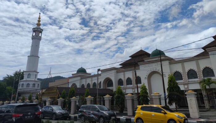 ASN Kota Gorontalo Patungan Perbaiki Kerusakan Fasilitas Masjid Baiturrahim