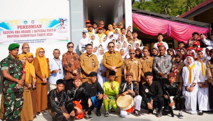 Gubernur Genjot Pemerataan Kualitas Pendidikan, Resmikan Gedung Baru di SMAN 1 Batudaa Pantai