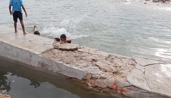 tanggul Desa Kombutokan