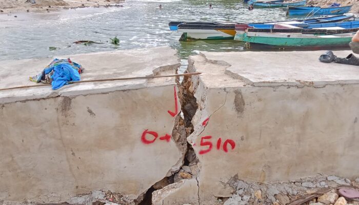 Belum Sebulan Dikerjakan, Tanggul Senilai Rp 3,3 Miliar di Banggai Kepulauan Nyaris Ambruk