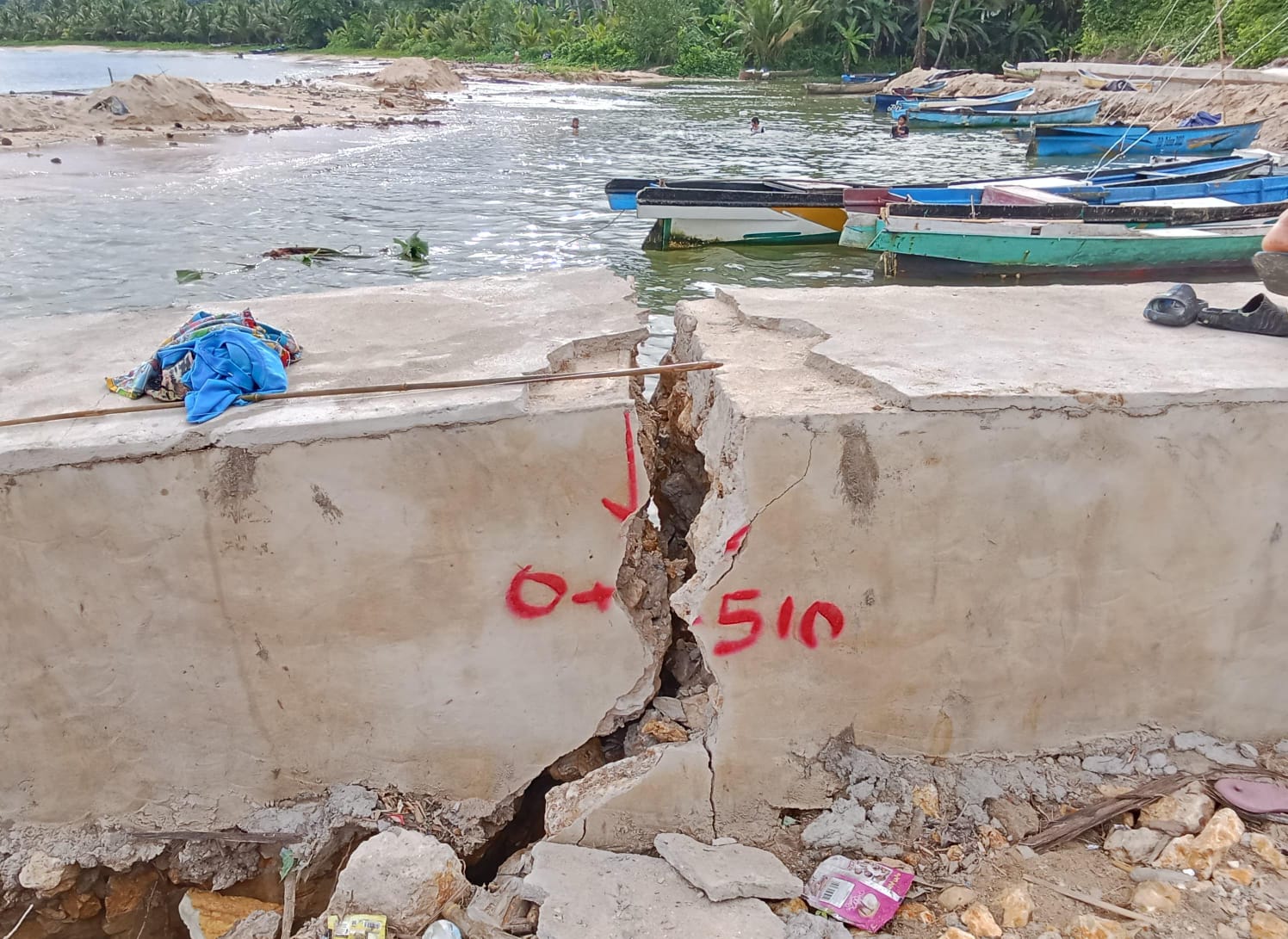 tanggul ambruk Desa Kombutokan