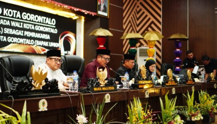 DPRD Resmi Anugerahi Wali Kota Adhan sebagai Bapak UMKM